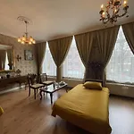 Luxurious Classical Dutch Styled Room In City Centre Of The Hague - Home Stay