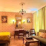 Luxurious Classical Dutch Styled Room In City Centre Of The Hague - Home Stay