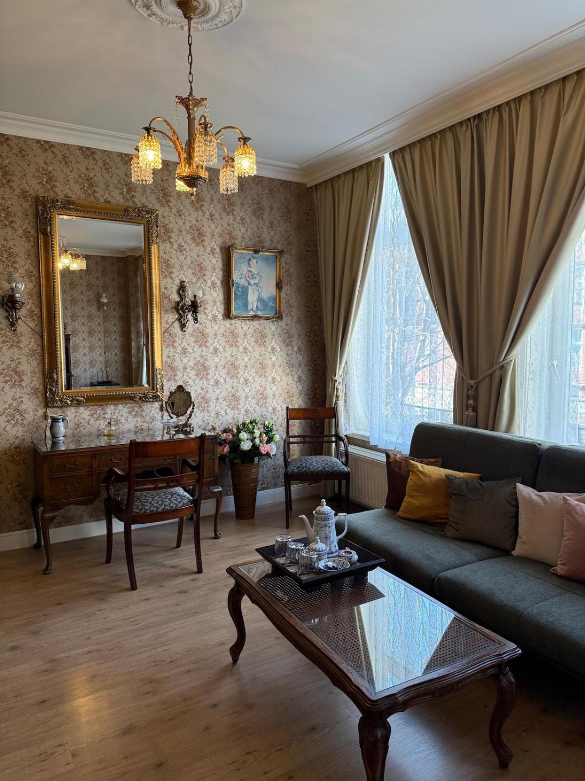 Luxurious Classical Dutch Styled In Centre Of - *