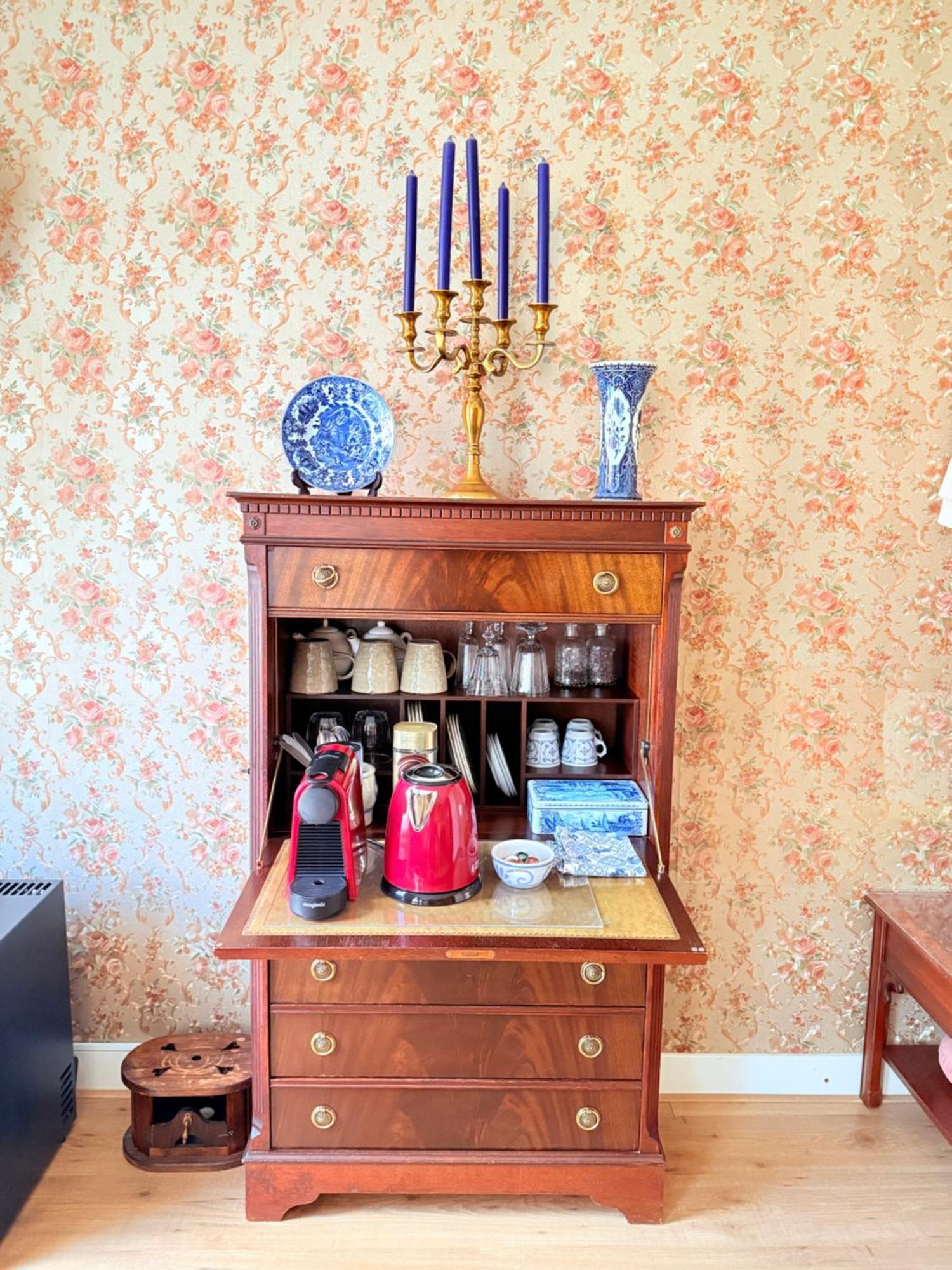 Luxurious Classical Dutch Styled In Centre Of -