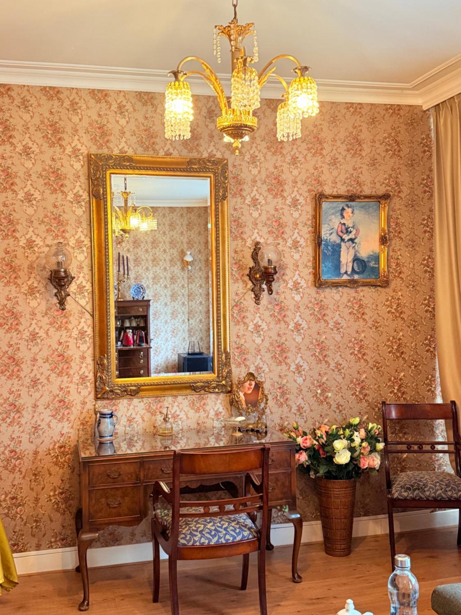 Luxurious Classical Dutch Styled In Centre Of - Bed & Breakfast *
