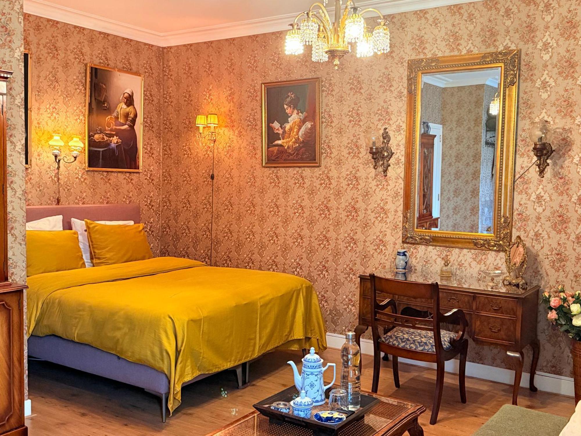 Luxurious Classical Dutch Styled In Centre Of - Bed & Breakfast Den Haag